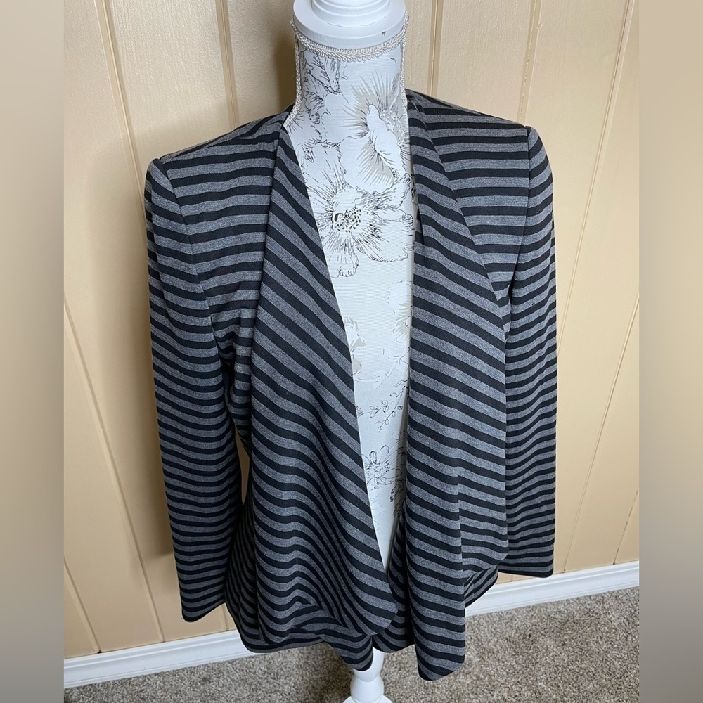 Tahari Blazer Size 6 Medium blazer jacket Gray Black Open Sweater Flowy
